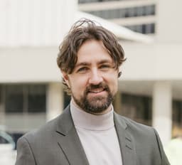 image of Elliott Charbonneau
